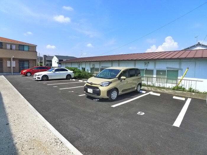 物件外観写真6　(駐車場)