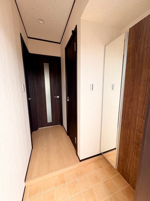 物件内観写真18　(玄関)