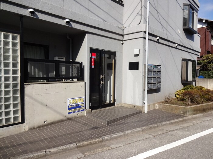 物件外観写真3　(エントランス部分)