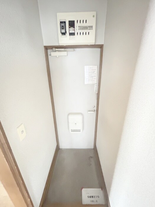 物件内観写真16　(玄関)