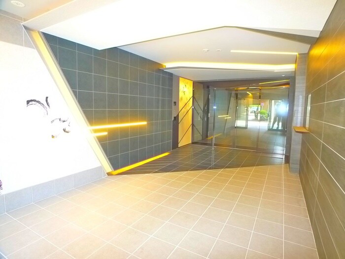 物件外観写真3　(エントランス部分)