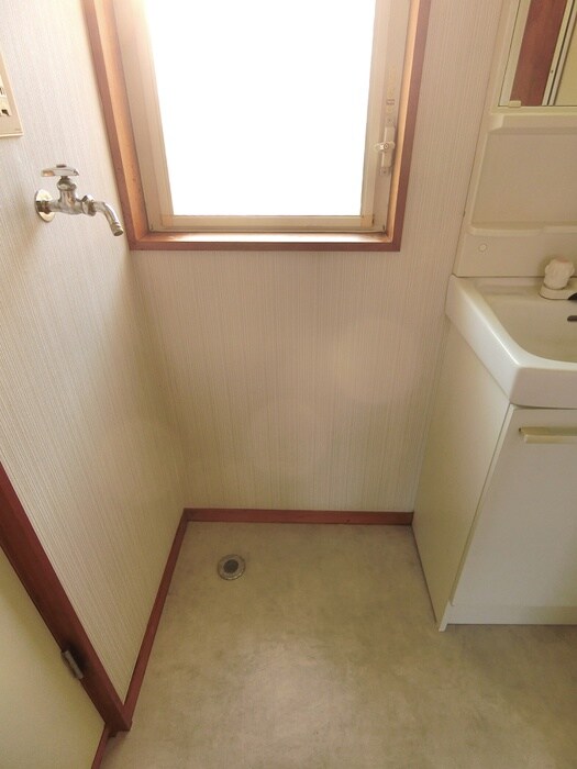 物件内観写真10　(洗濯機置場)