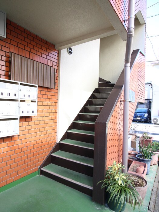 物件外観写真4　(エントランス部分)