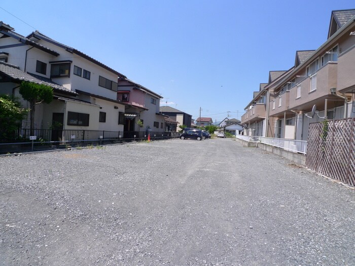 物件外観写真4　(駐車場)