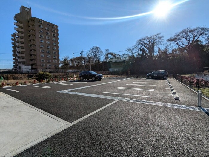 物件外観写真6　(駐車場)
