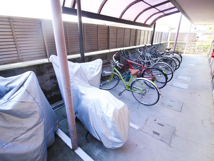 物件外観写真5　(駐輪場)