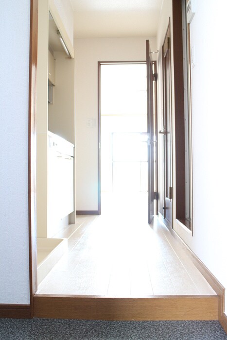 物件内観写真10　(玄関)