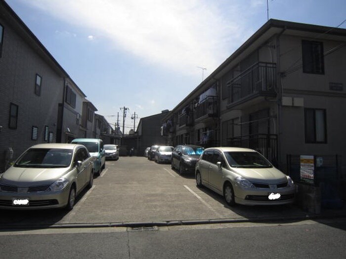 物件外観写真2　(駐車場)