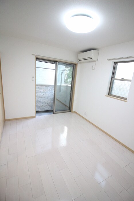 物件内観写真4　(居室)