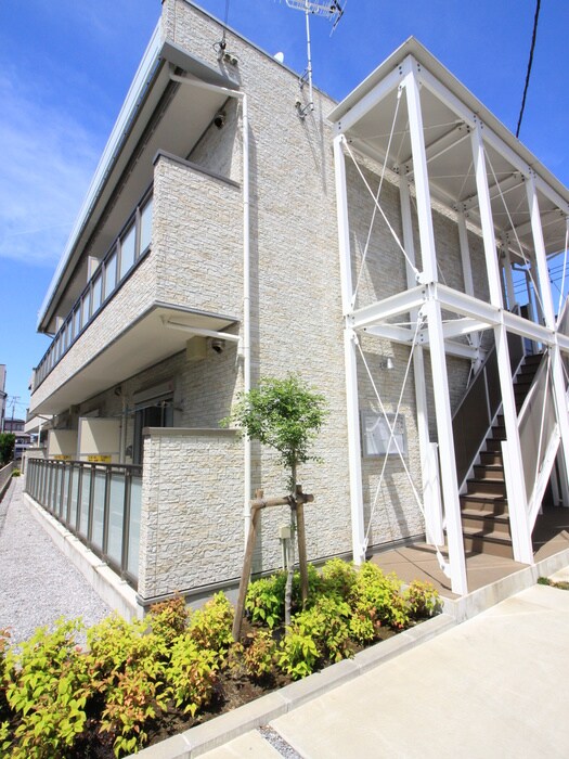 物件外観写真2　(エントランス部分)