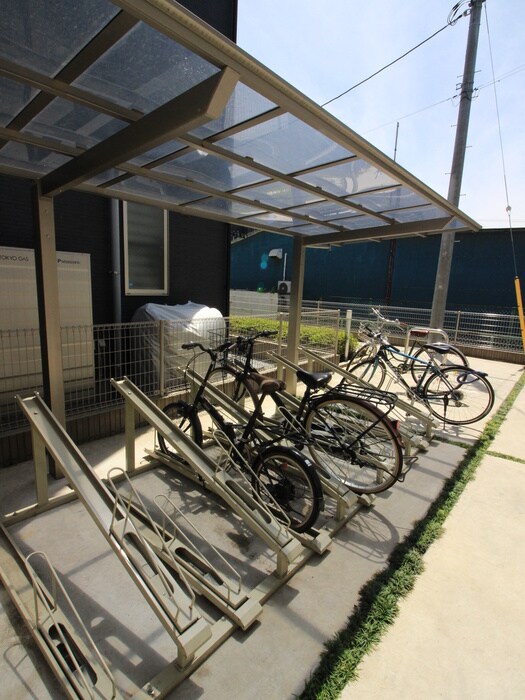 物件外観写真4　(駐輪場)