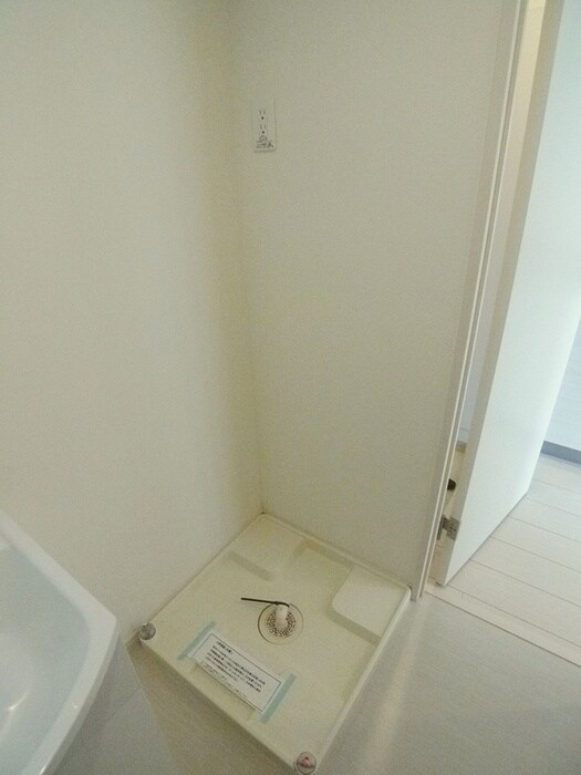 物件内観写真14　(洗濯機置場)