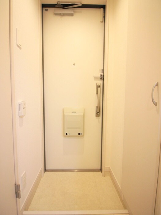 物件内観写真16　(玄関)