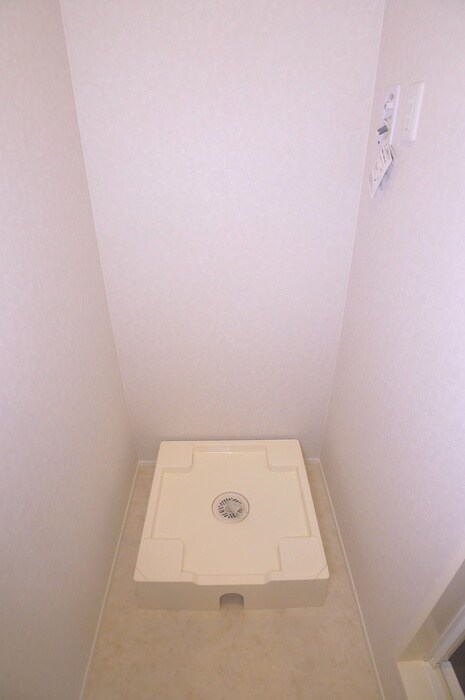 物件内観写真16　(洗濯機置場)