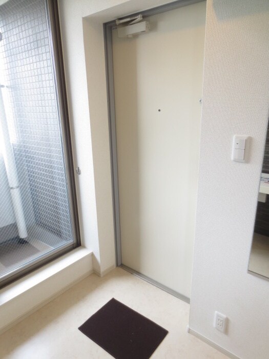 物件内観写真5　(玄関)