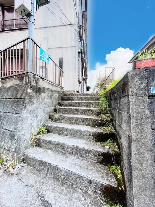 物件外観写真3　(エントランス部分)