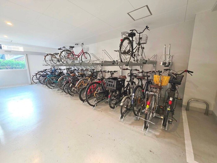 物件外観写真4　(駐輪場)