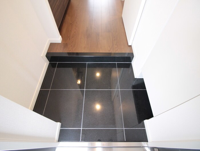 物件内観写真18　(玄関)