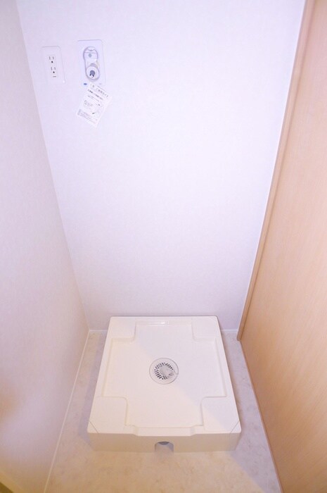 物件内観写真16　(洗濯機置場)