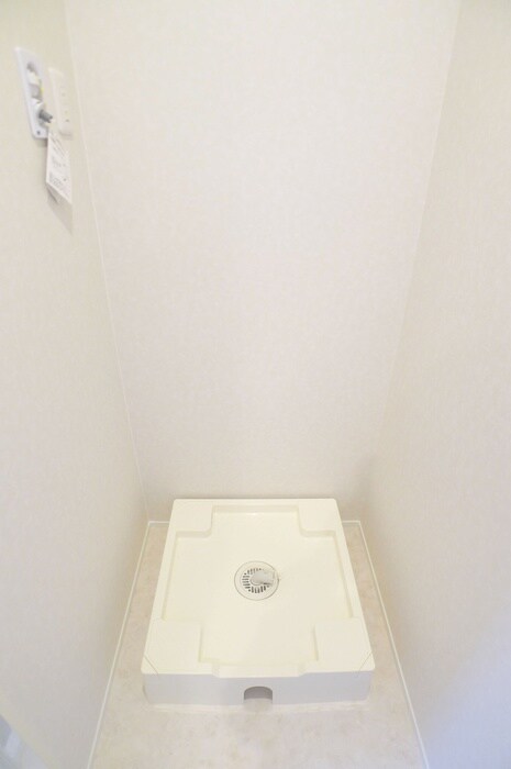 物件内観写真16　(洗濯機置場)