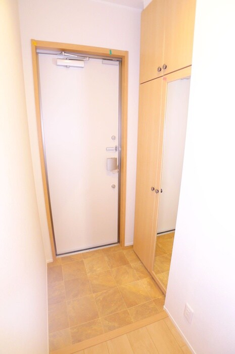 物件内観写真18　(玄関)