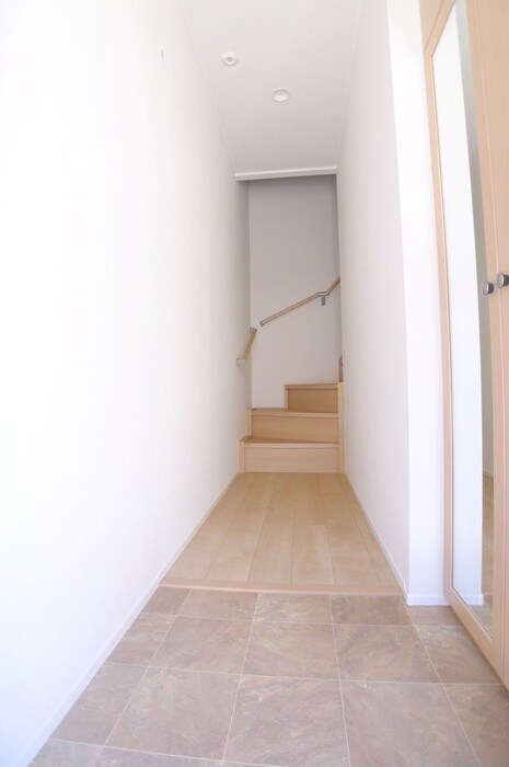 物件内観写真18　(玄関)