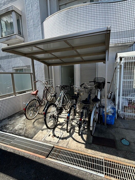 物件外観写真2　(駐輪場)