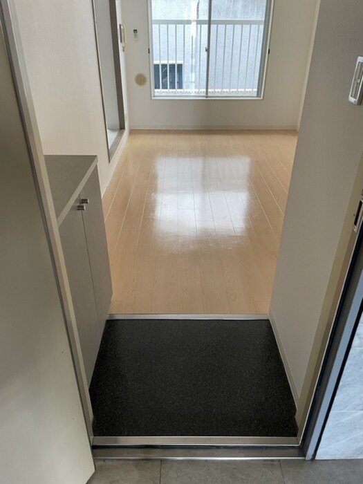 物件内観写真13　(玄関)