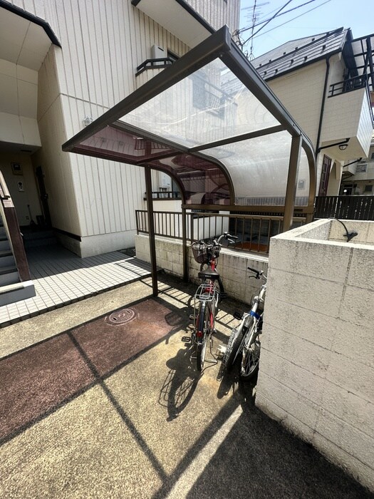 物件外観写真3　(駐輪場)