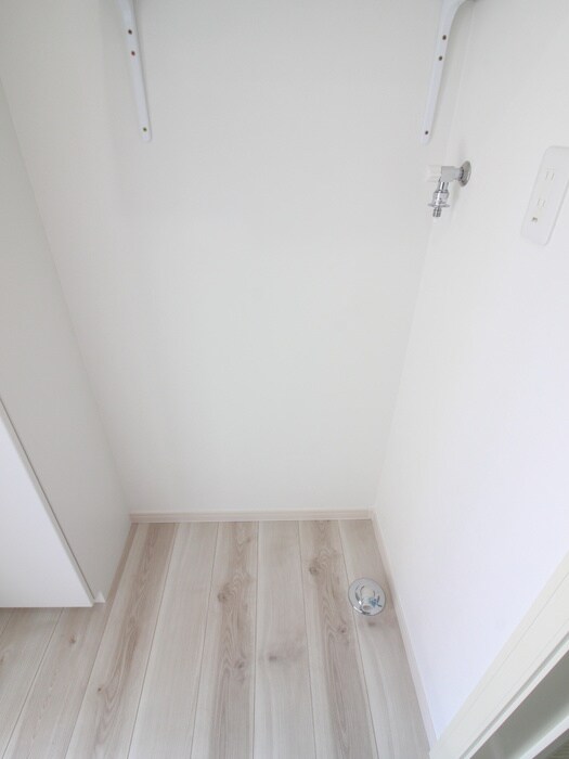 物件内観写真12　(洗濯機置場)