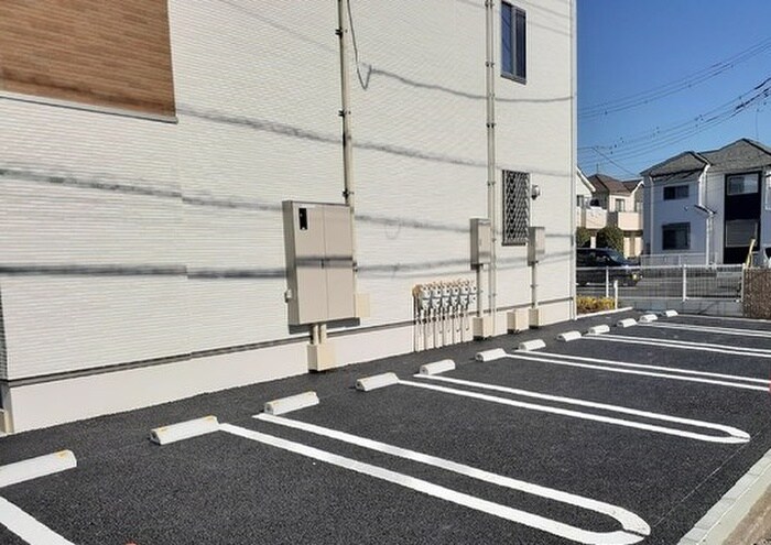 ルミエールⅢの駐車場