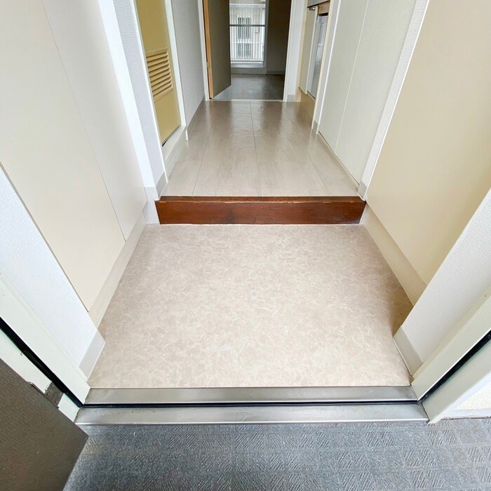 物件内観写真11　(玄関)