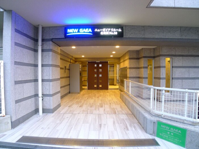 物件外観写真2　(エントランス部分)