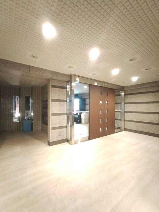 物件外観写真5　(エントランス部分)