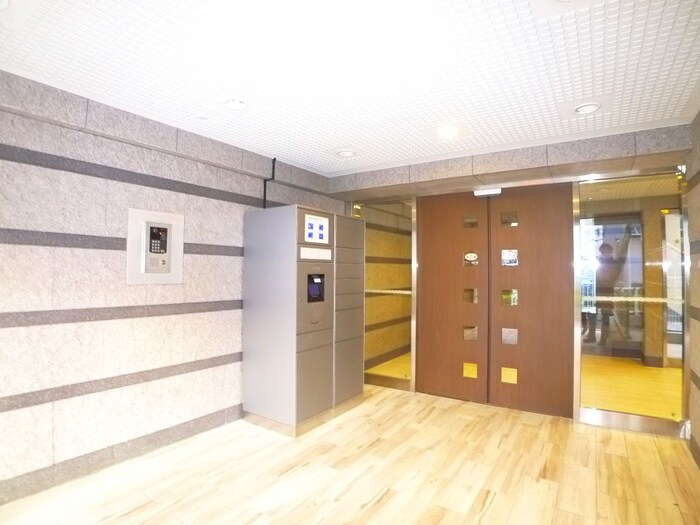 物件外観写真6　(エントランス部分)