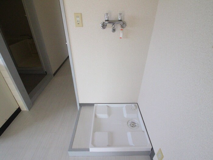 物件内観写真13　(洗濯機置場)