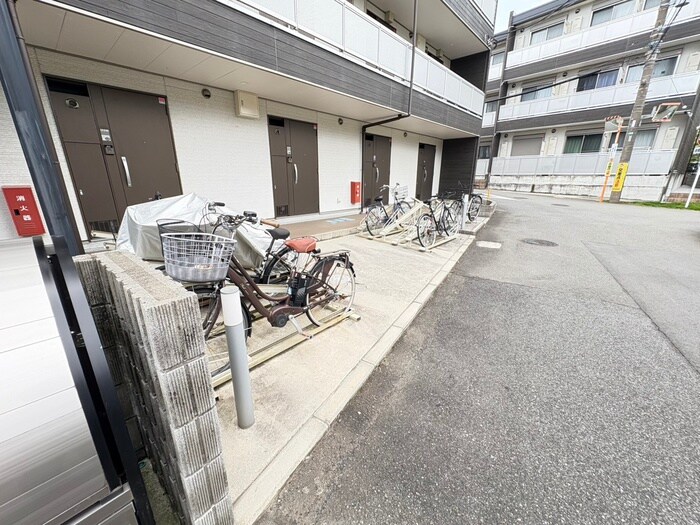 物件外観写真4　(駐輪場)