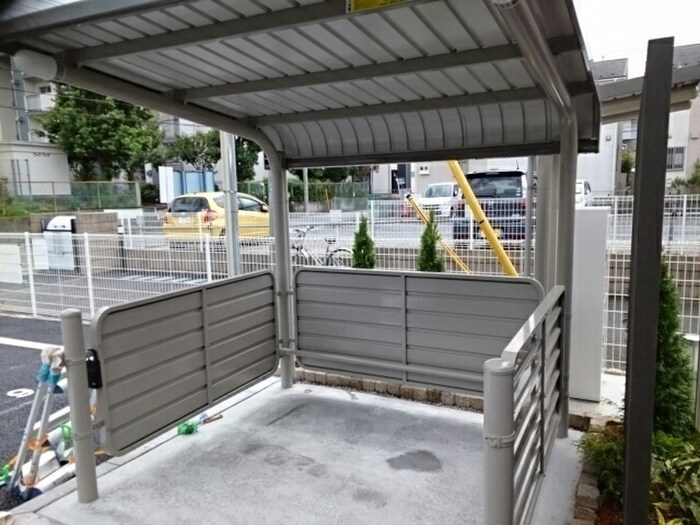 物件外観写真2　(駐輪場)