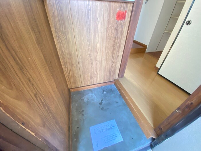 物件内観写真13　(玄関)