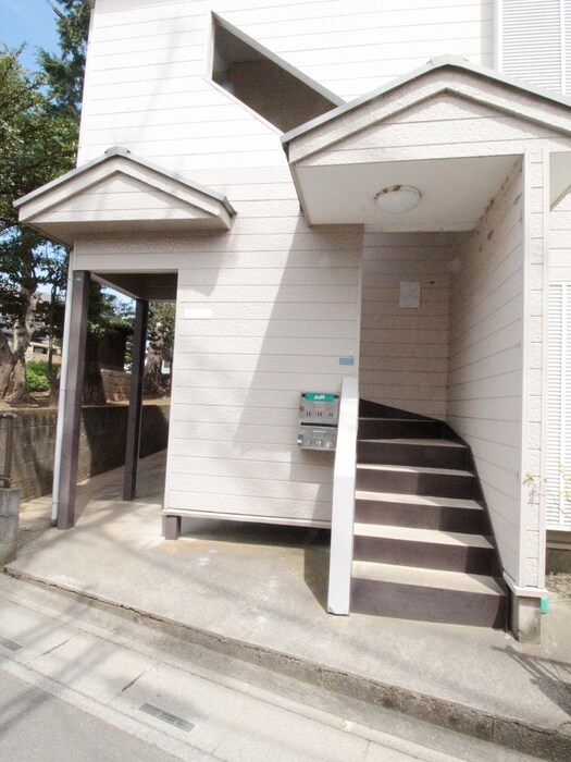 物件外観写真3　(エントランス部分)