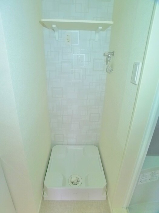 物件内観写真16　(洗濯機置場)