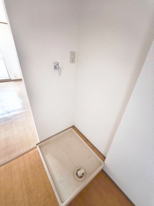 物件内観写真12　(洗濯機置場)