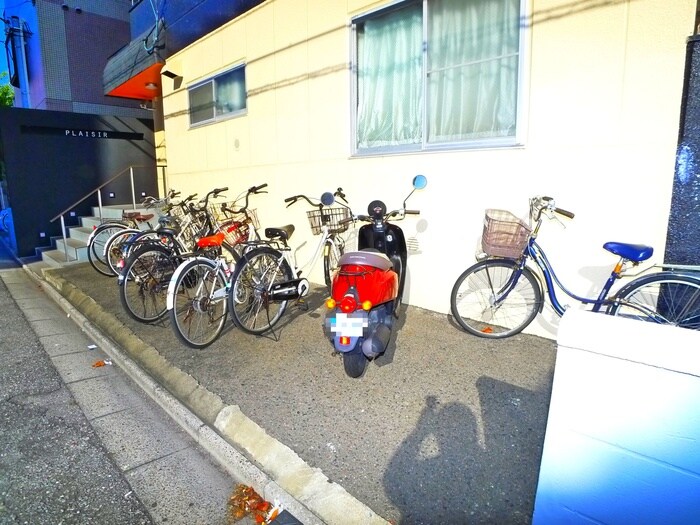 物件外観写真4　(駐輪場)