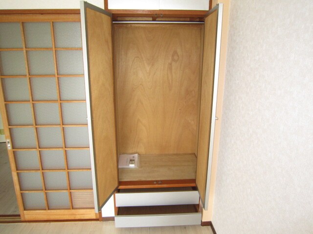 物件内観写真12　(収納)