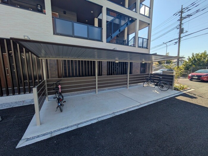 物件外観写真5　(駐輪場)