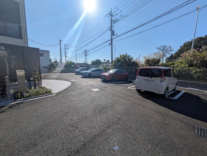 物件外観写真6　(駐車場)