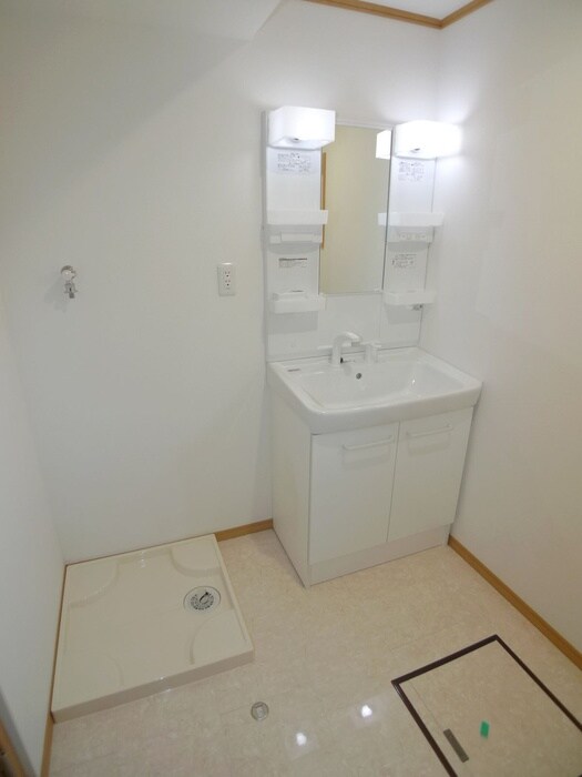 物件内観写真11　(洗濯機置場)