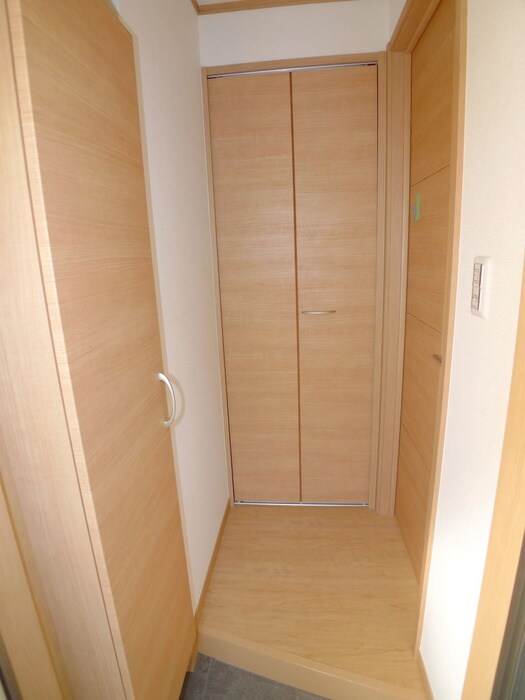 物件内観写真16　(玄関)