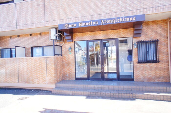 物件外観写真3　(エントランス部分)