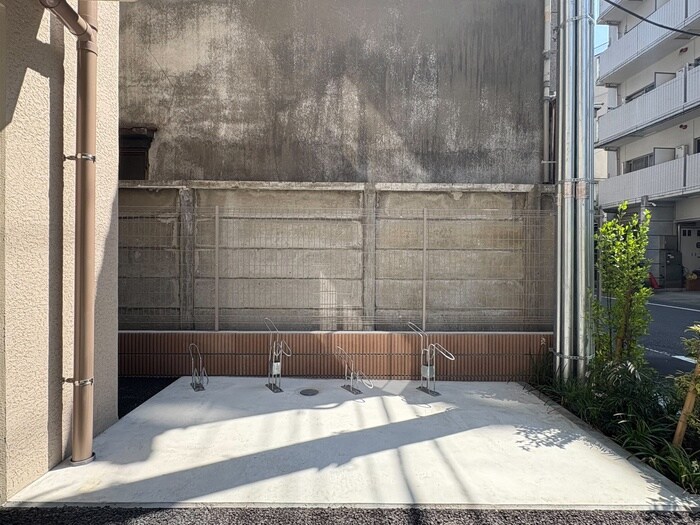 物件外観写真5　(エントランス部分)